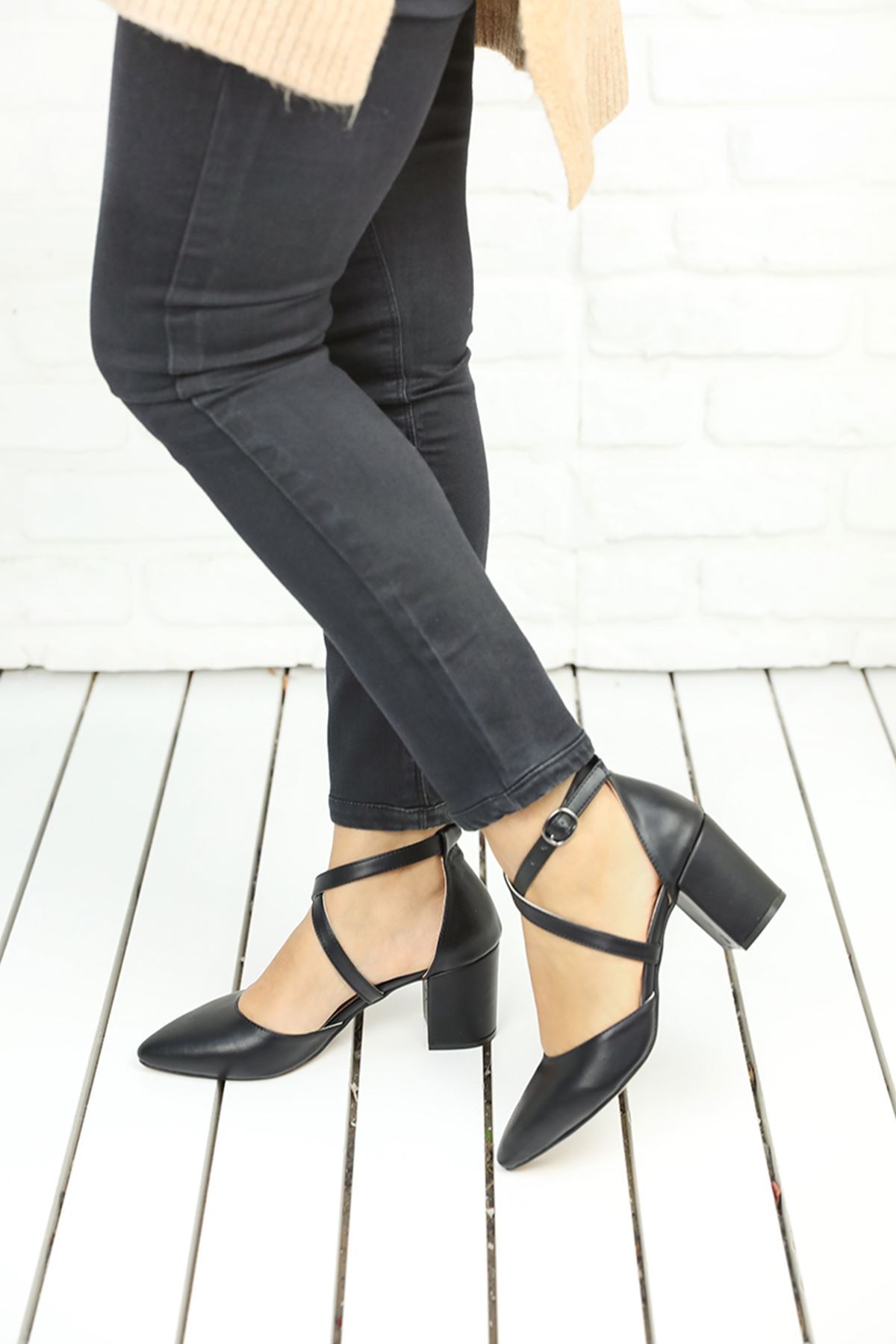 Caresse Black Heeled Shoes