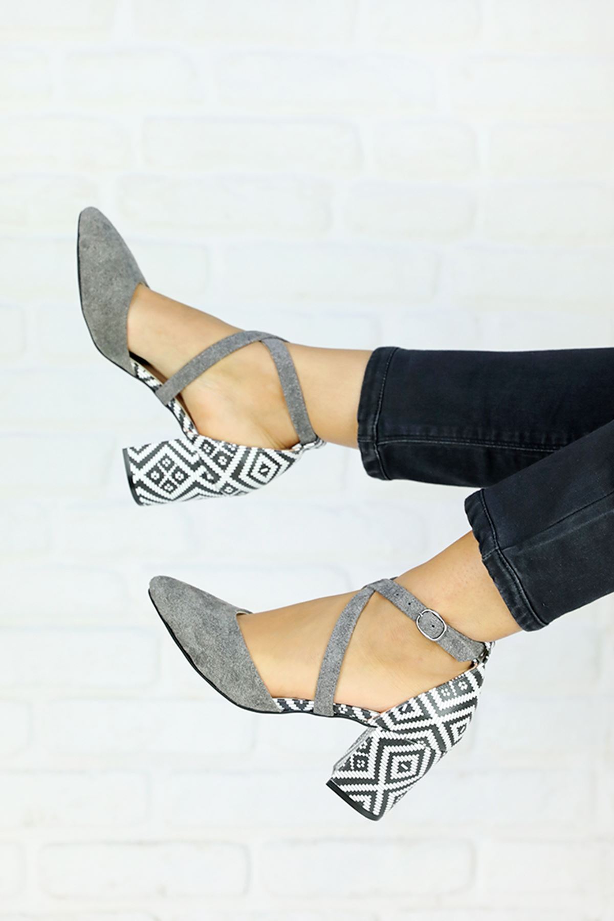caresse bebek Gray suede embellished heels