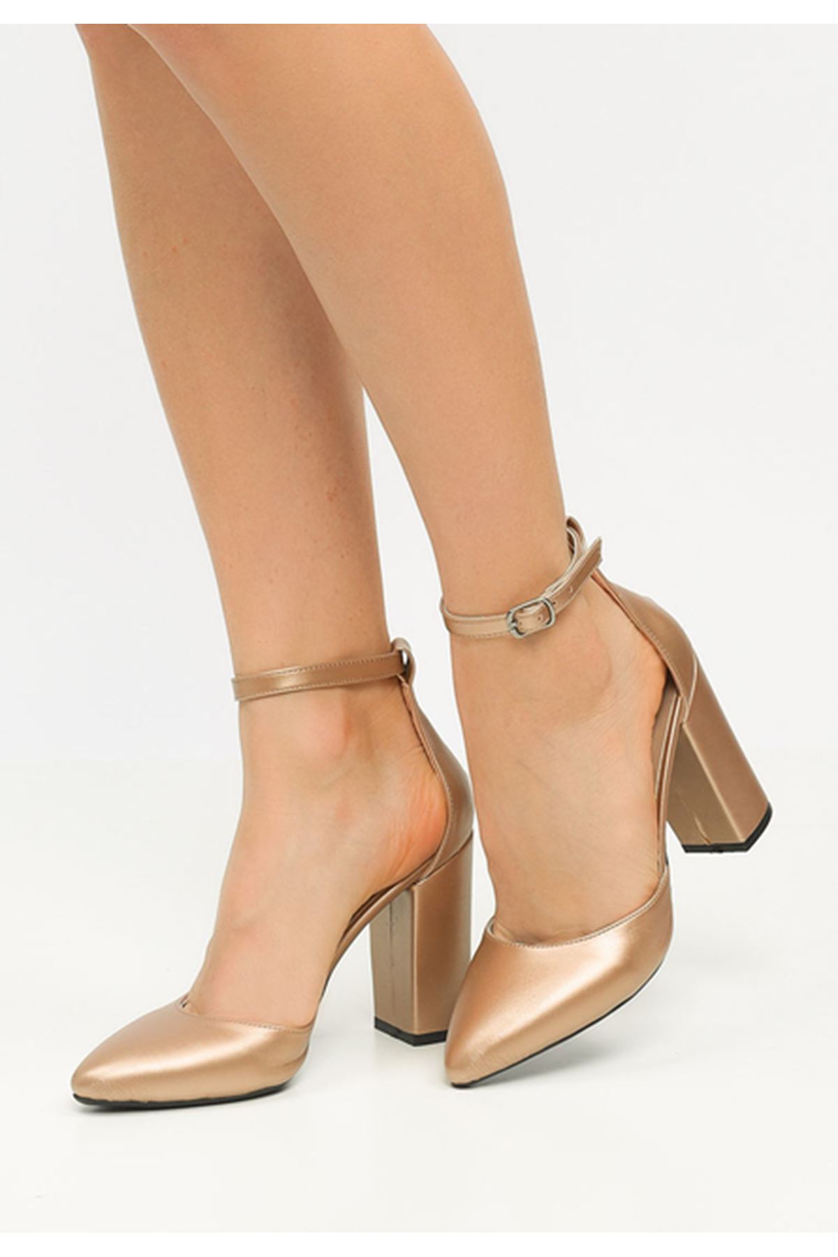 Shoes Gokce golden with Heeled