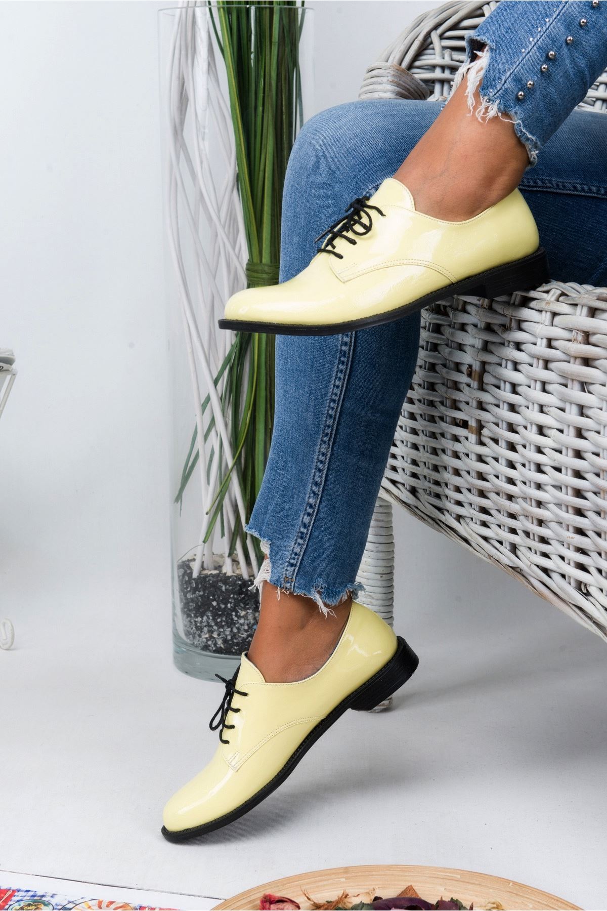 Flat Shoes Benito yellow Patent Leather