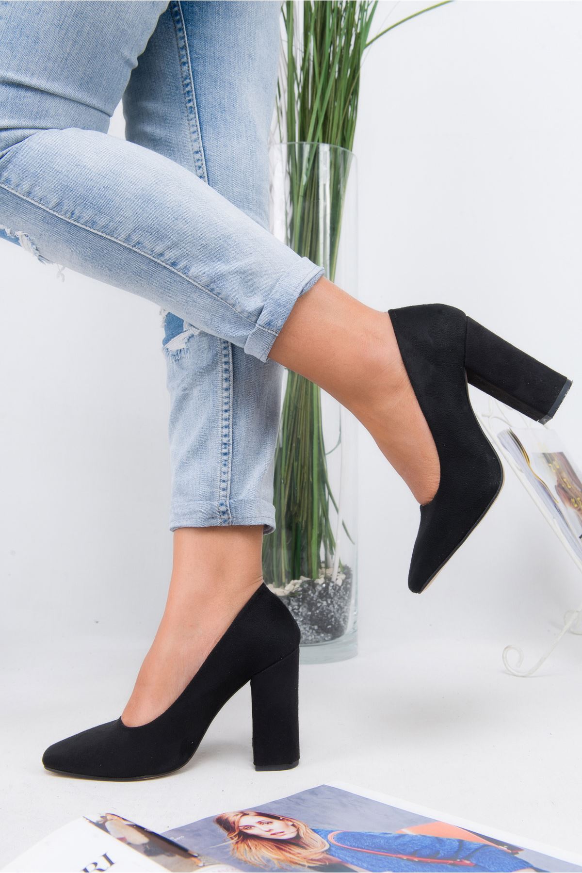Shoes Daphne black Suede with heels