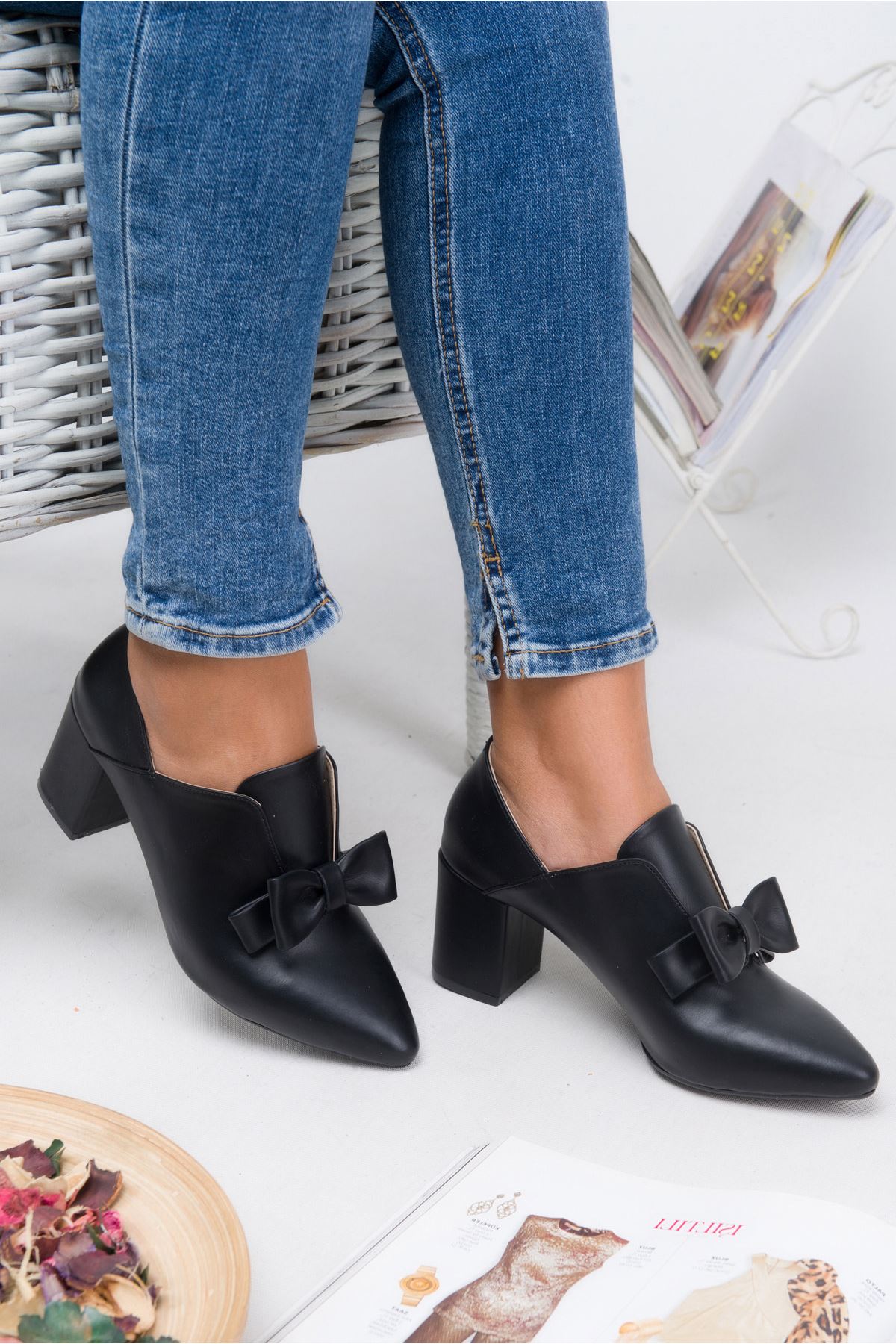 Shoes Caliente Black with Heeled