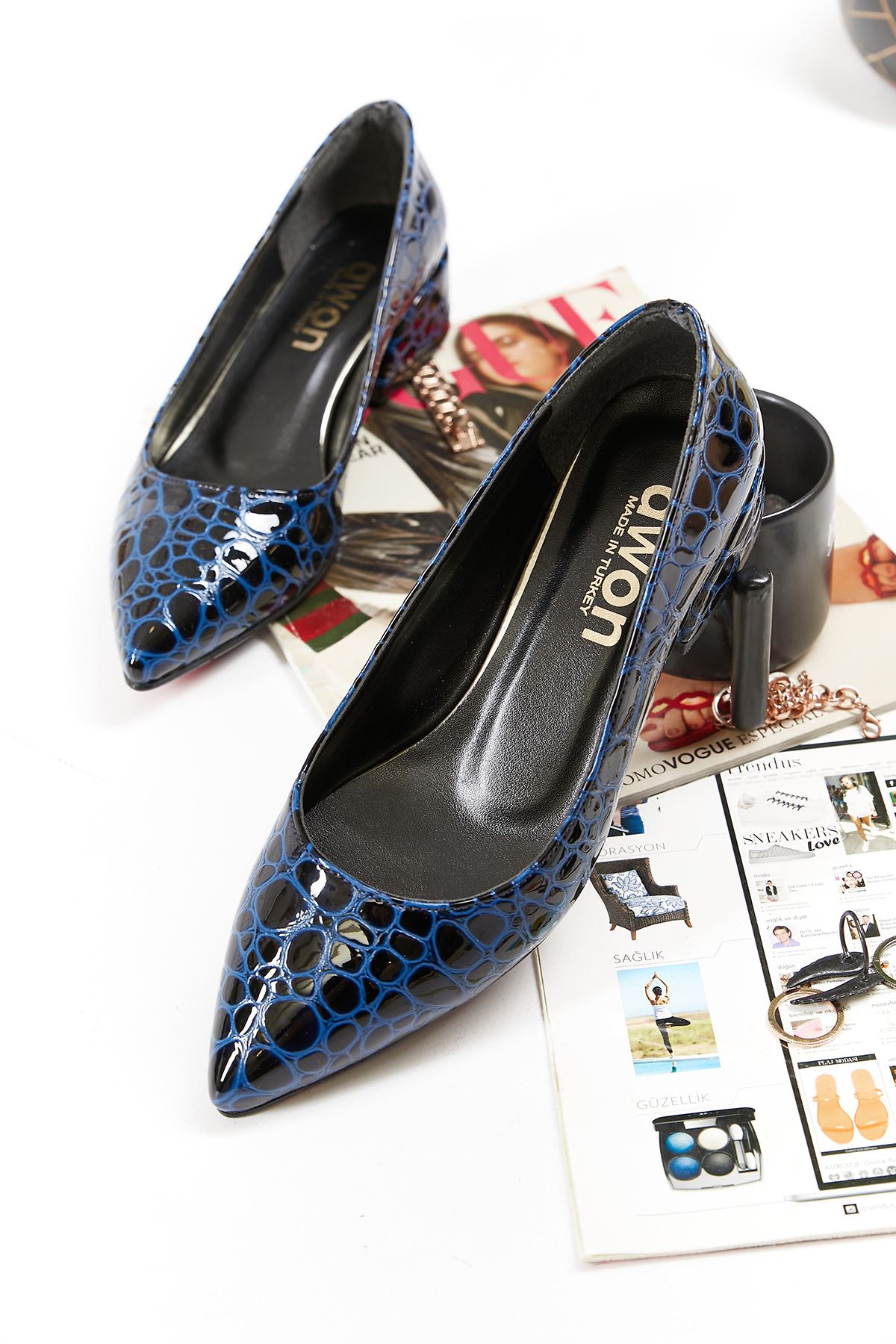 Shoes Achieve Navy Blue Bean with Heels